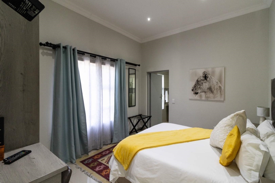 7 Bedroom Property for Sale in Sandbaai Western Cape